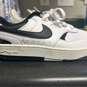 Nike Black and White Gamma Force Womens 8.5